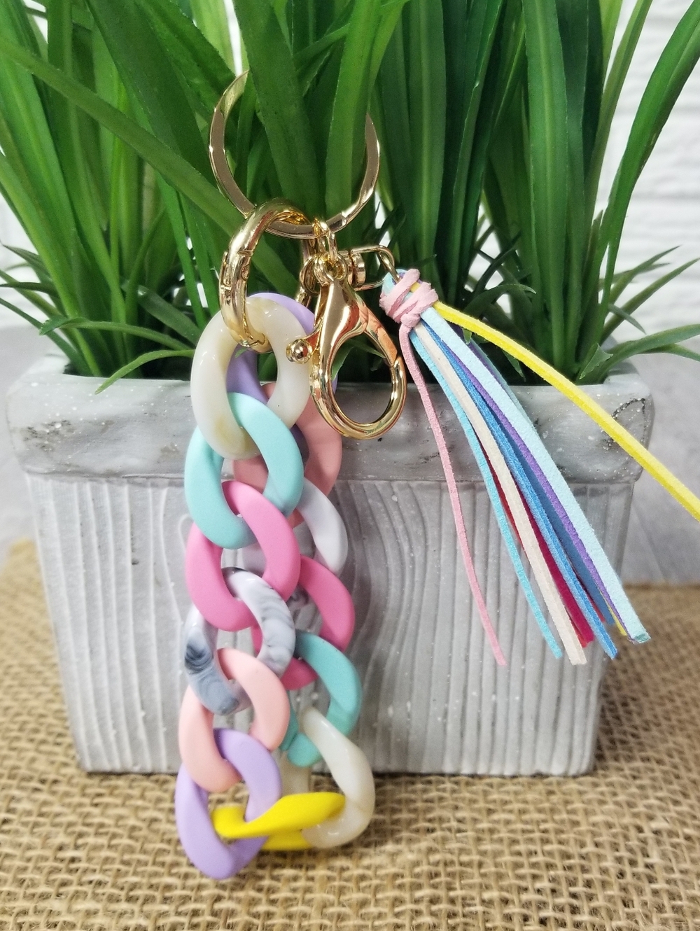 Colorful Acrylic Link Chain Keychain - Picture 2 of 4